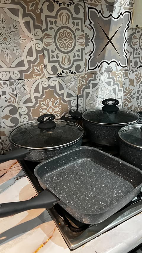 Instagram post by @little_amaya_in_wonderland for Wowcher. Caption reads: [...] to change our pans for a while and when....