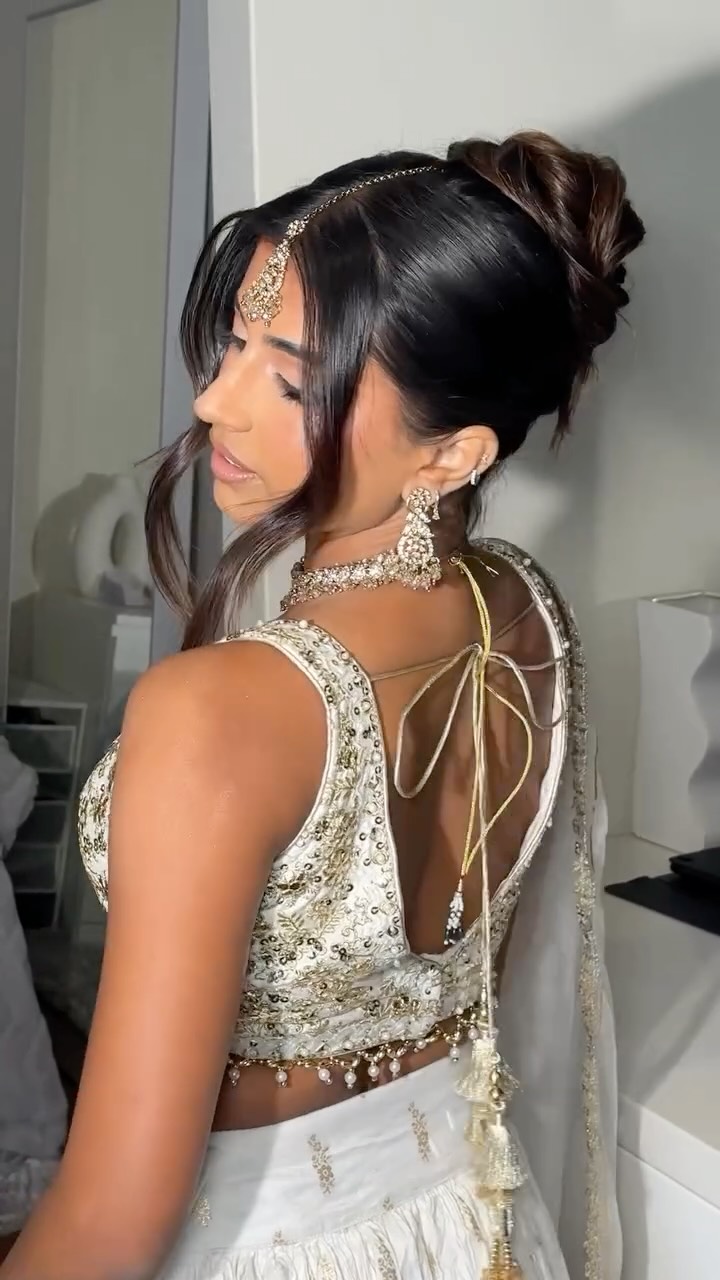 Instagram post by @kavyagor_ for Sokora Jewels. Caption reads: Jewellery from @sokorajewels ✨
•
Hair....