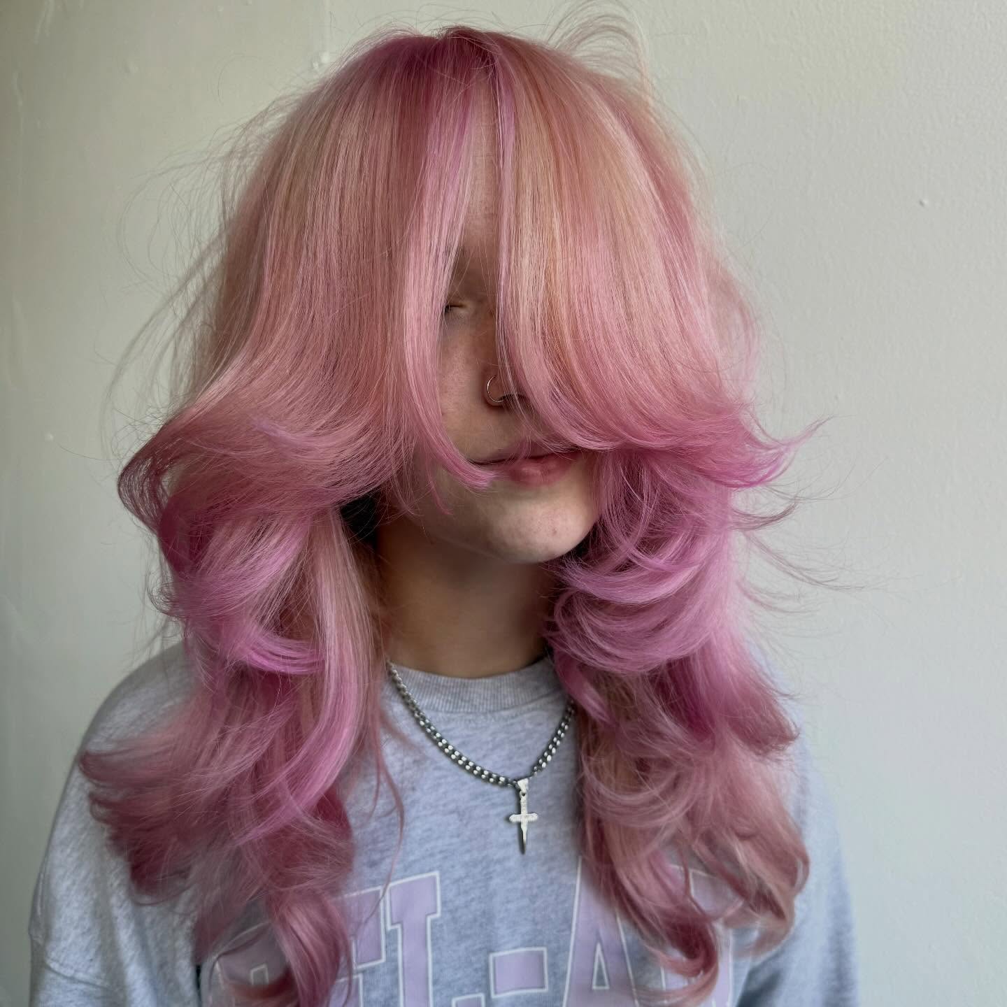 Instagram post by @teecutshair for Schwarzkopf Professional. Caption reads: 𐔌՞ ܸ.ˬ.ܸ՞𐦯  pink skies but in stills 🌷

Happy....