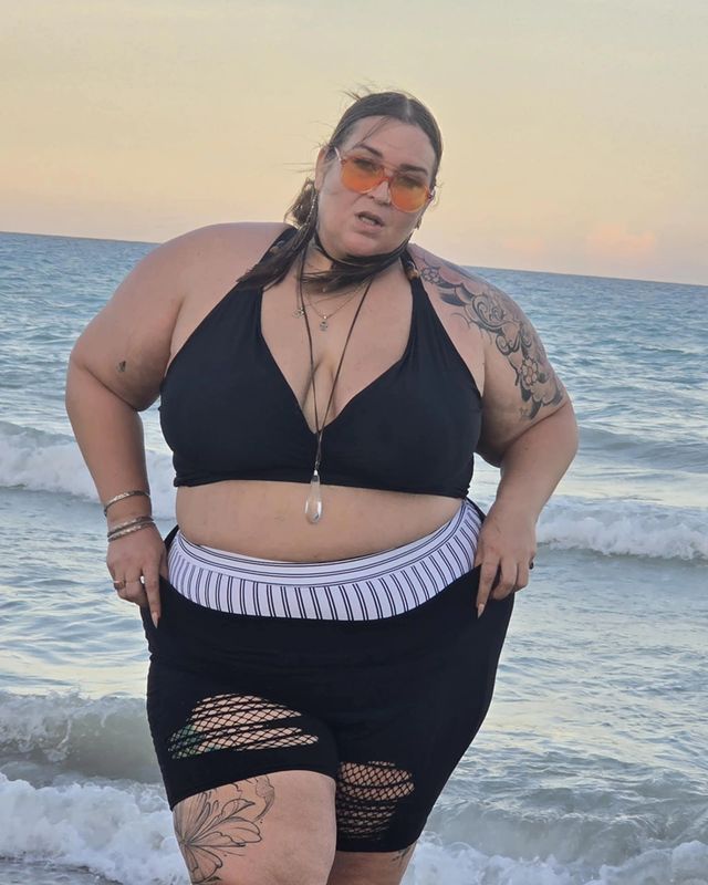 Instagram post by @suggamonkey for REBDOLLS. Caption reads: [...] simple beachy day look!⬇️

👙 @rebdolls....