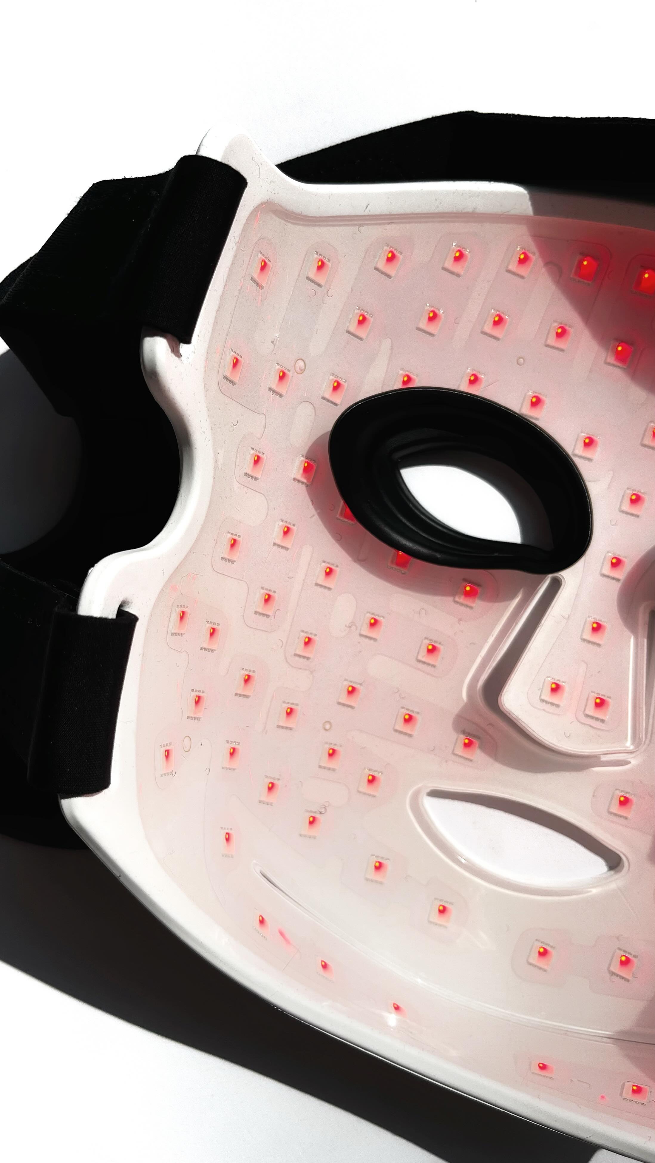 Instagram post by @beauty_moodboard for currentbody. Caption reads: ✨ LED LIGHT THERAPY MASK ✨

*exemplaire....
