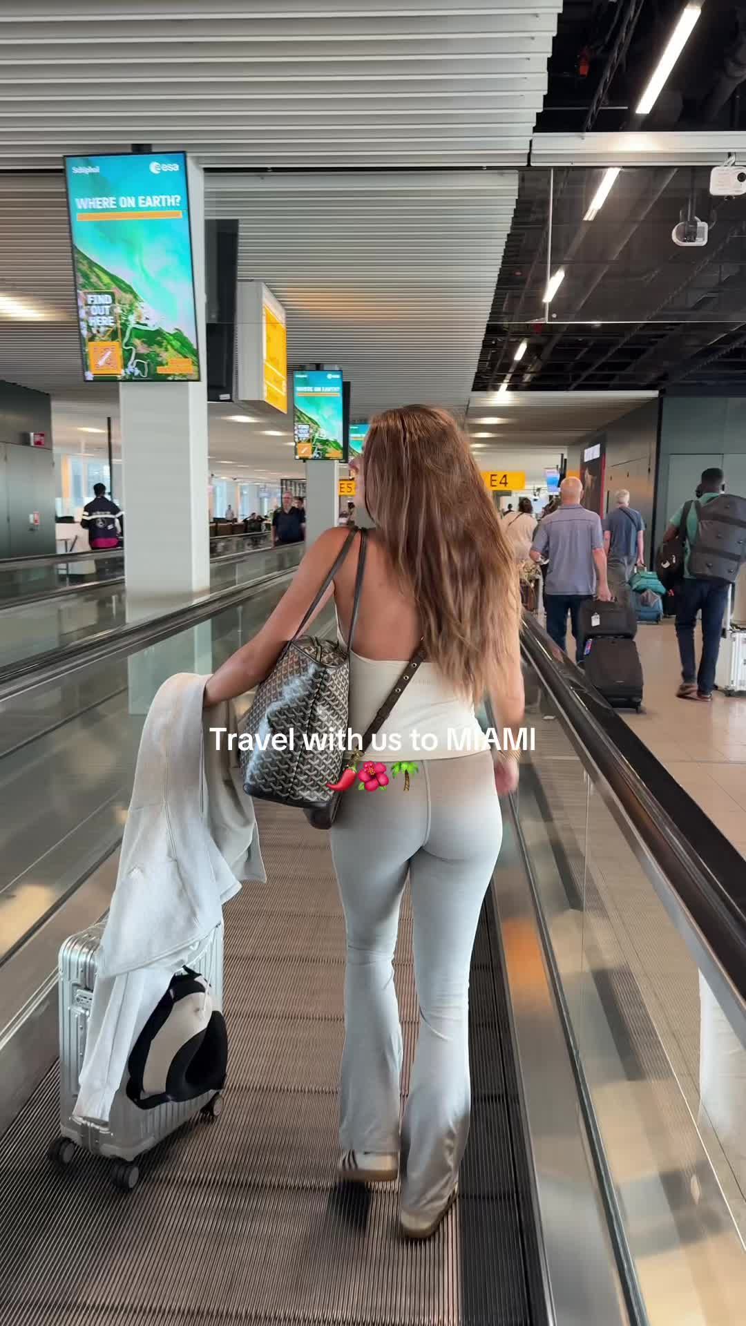 TikTok post by @ninahouston for Parfumado. Caption reads: Travel vlog naar Amerika!! Code HOUSTON50 bij....
