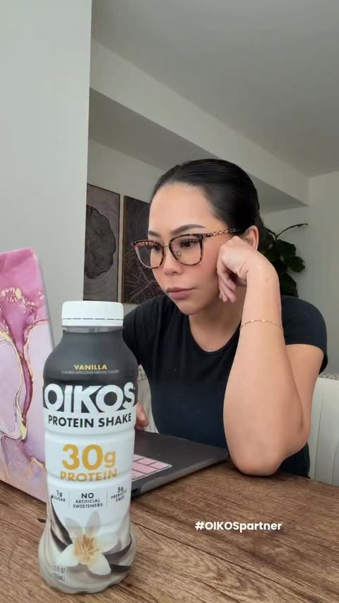 Instagram post by @geezelouiseeeee for Oikos Cooperação e Desenvolvimento. Caption reads: #OIKOSpartner Does anyone else have a partner who....