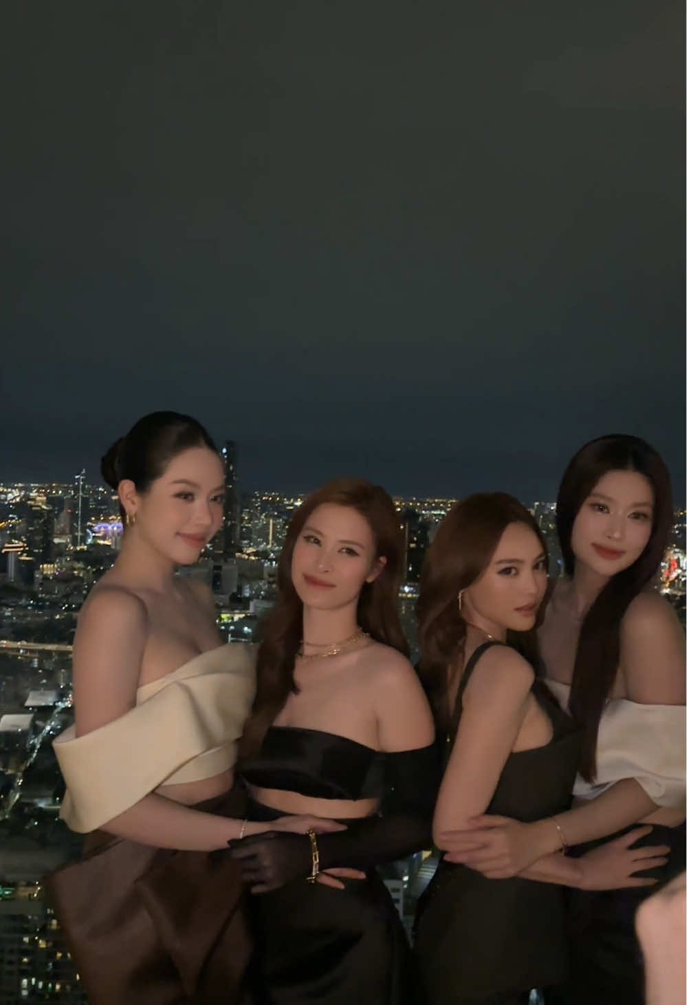 TikTok post by @_thanhthuy.hhvn_ for Tiffany & Co.. Caption reads: Evening Party @Tiffany&Co. #HuynhThiThanhThuy....