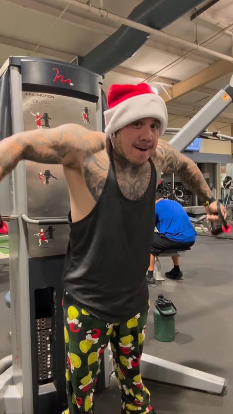 Instagram post by @inkedshortie_ for JNX Sports. Caption reads: Running on grinch fuel 💚🎄⛽️
@jnxsports....