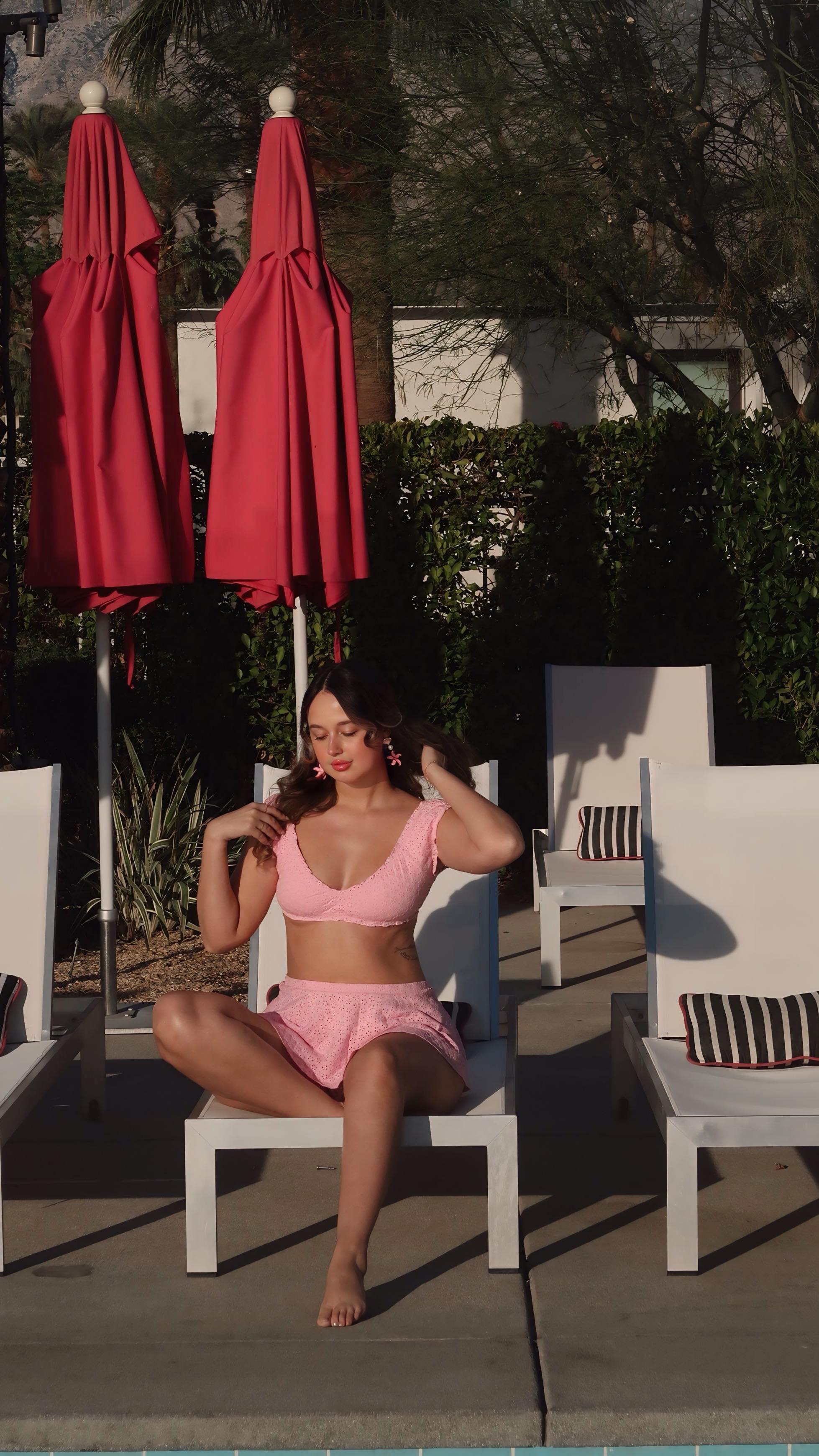 Instagram post by @itshayleealexis for Frankies Bikinis. Caption reads: [...] 🌞🌴🏜️💗 
wearing the @vspink x....