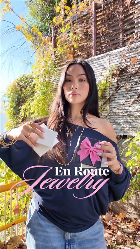 Instagram post by @aoiwat for En Route Jewelry. Caption reads: @enroutejewelry_ 
Christmas 20% off on the website....