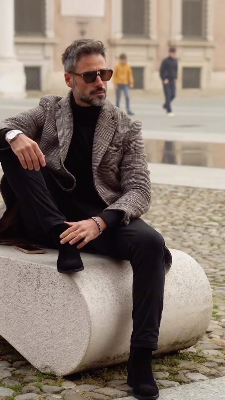 Instagram post by @alessandro.abbatecola for CONZURI. Caption reads: [...] trends ,they set the standard

Boots by....