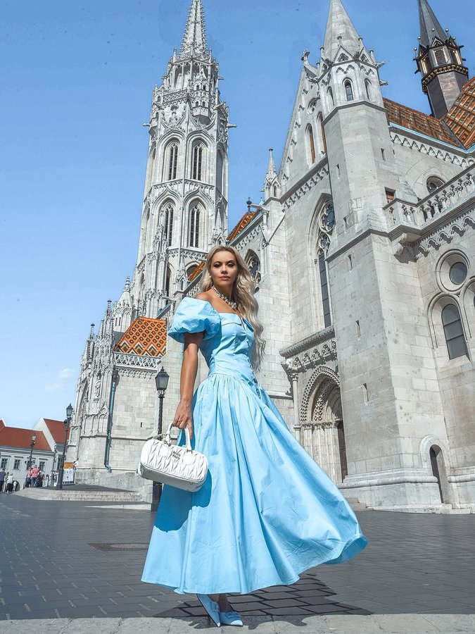 Instagram post by @suzy_edward for JardinVue. Caption reads: [...] this amazing production!

👗by @jardinvue....