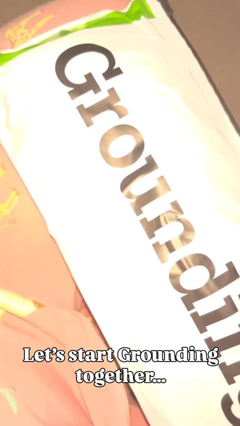 Instagram post by @mumminit.winginit.lovinit for GroundingWell. Caption reads: [...] WELL 🍃 AD|GIFTED We’ve been @groundingwell....