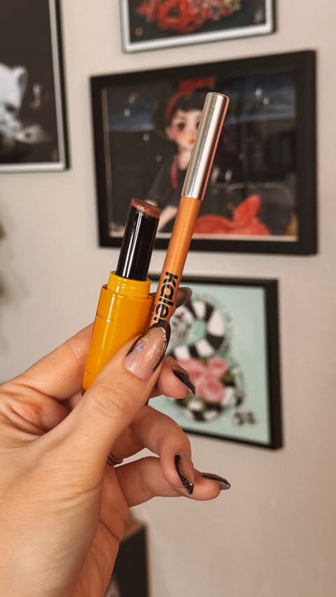Instagram post by @battybean_ for KALEIDOS. Caption reads: lip combo🍂 @kaleidosmakeup hickory pencil* &....