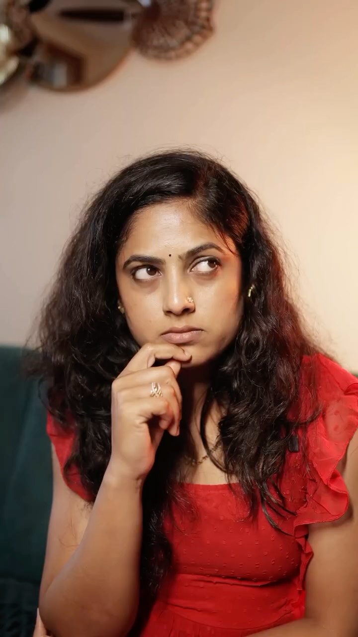 Instagram post by @raghu_vinestore_official for Licious. Caption reads: Thindigalu …Thale novugalu ..
Sikkide solution....