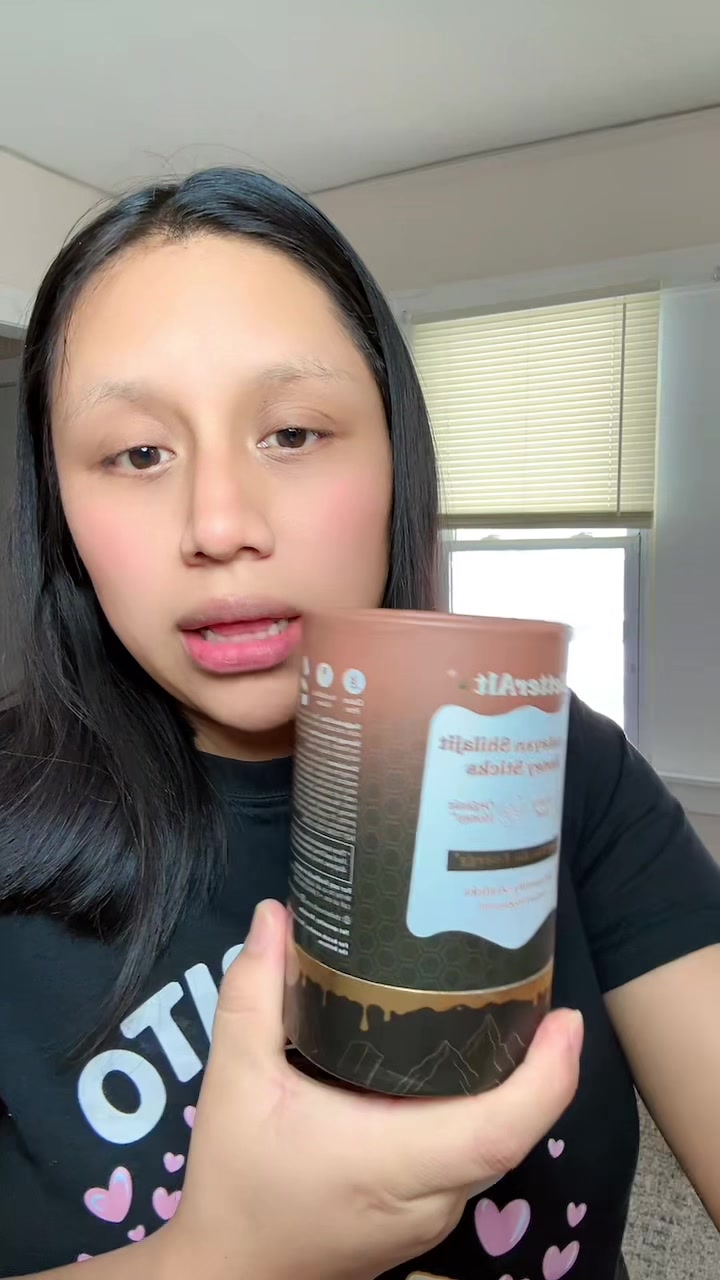 TikTok post by @esmeraldacha97 for Better Alt. Caption reads: @Better Alt #shilajit #shilajitbenefits [...].