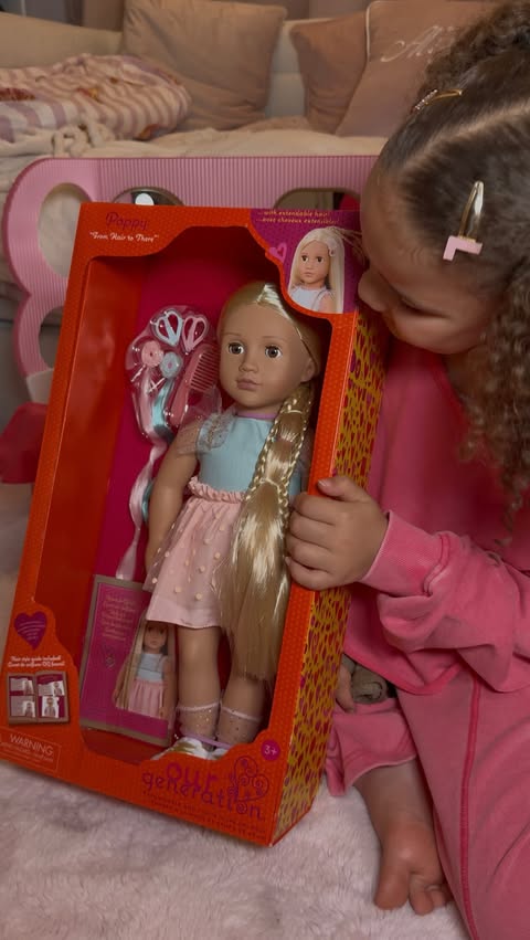 Instagram post by @aliyahxelia for Smyths Toys Superstores. Caption reads: “Welcome to Aliyah’s hair salon” ✂️💅✨ Dolly and....