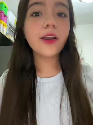 TikTok post by @beauty_vallolet for Knowunity. Caption reads: [...] #rorygilmore #fakebodyy⚠️ @Knowunity LATAM....