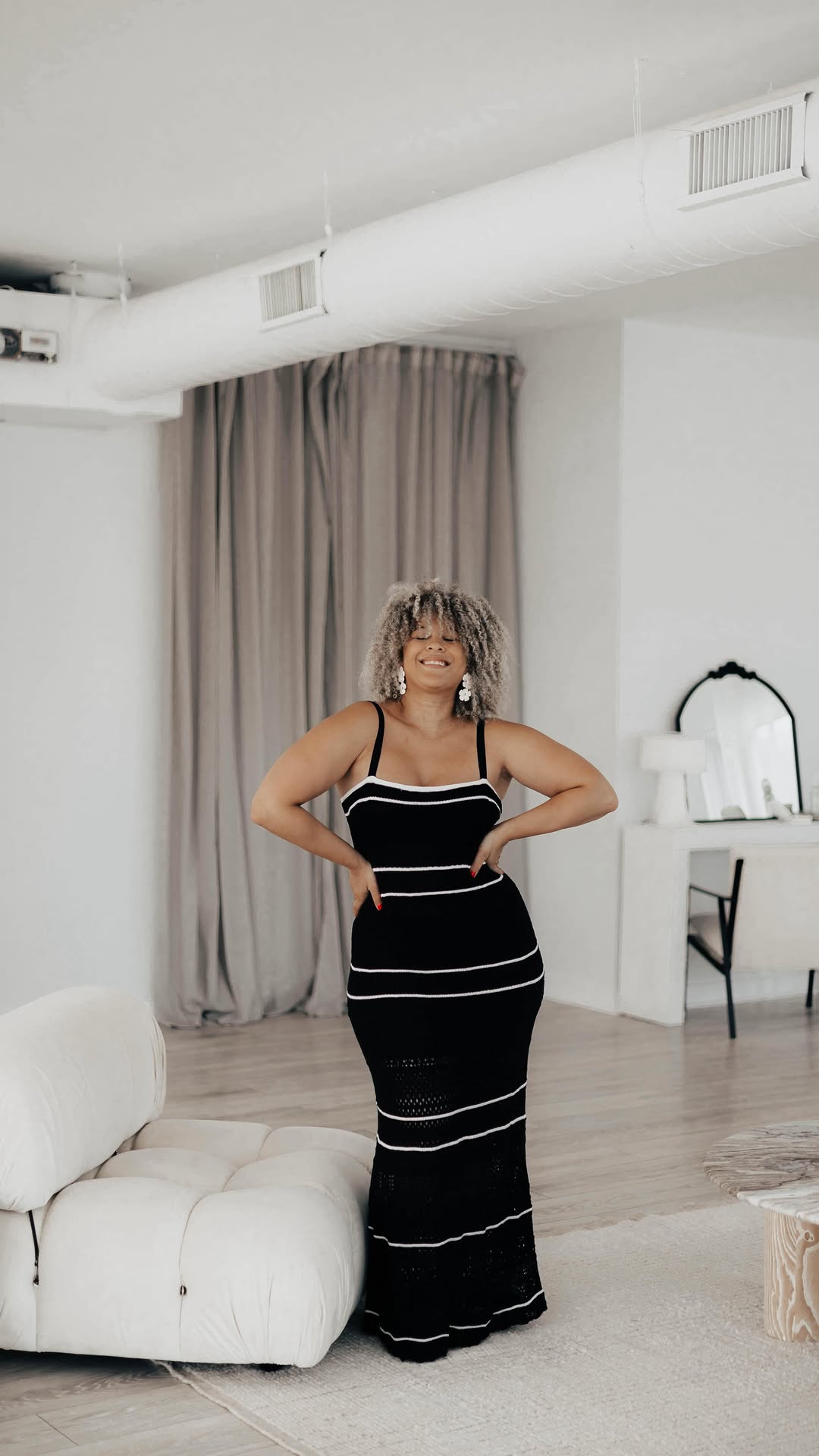 Instagram post by @laurenelyce for LaRochePosayUS. Caption reads: #LaRochePosayPartner #ad | Raise your hand if....