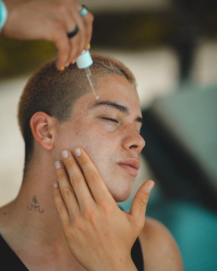 Instagram post by @sebiitasback for Druni. Caption reads: no better feeling than a clear skin ✨....