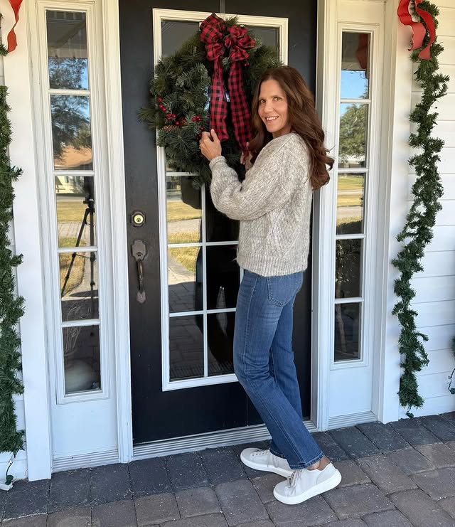 Instagram post by @emilysarmo for Gibsonlook. Caption reads: Do you know who claims to make the most....