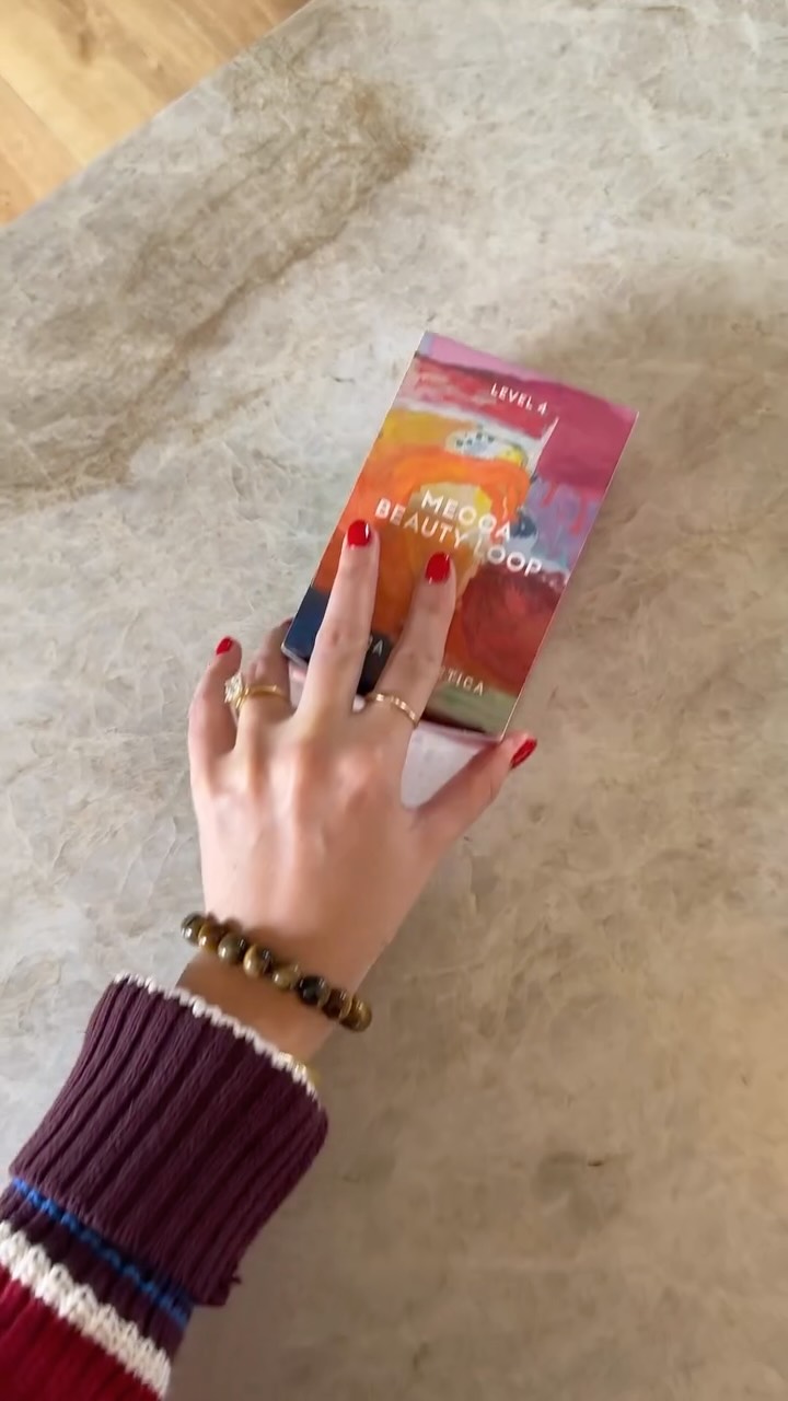 Instagram post by @ashowens_ for MECCA. Caption reads: Three stunning @meccabeauty Beauty Loop Level 4....