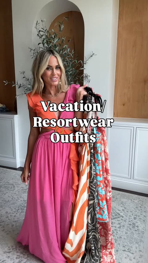 Instagram post by @roseykatestyle for Vici Collection. Caption reads: LIKE & type VACAY for details! 🌴 code ROSEYKATE40....