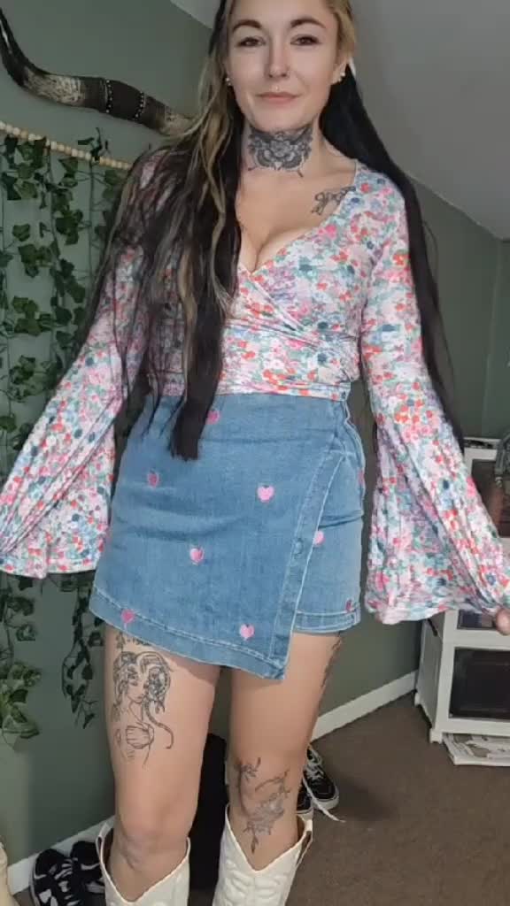 TikTok post by @katerinalynn for Pink Lily. Caption reads: @The Pink Lily .