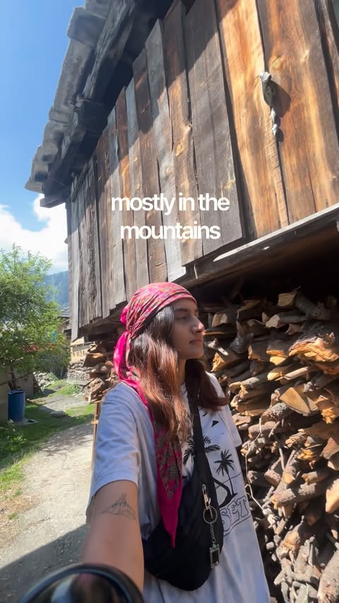 Instagram post by @tanishaashar for Minimalist. Caption reads: [...] and trigger dandruff. That’s where....