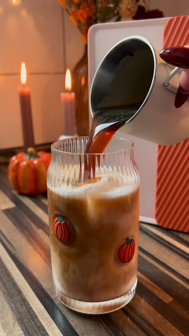 Instagram post by @daiily.lena for Ciarra Appliances. Caption reads: [...] bloombox espresso machine from....