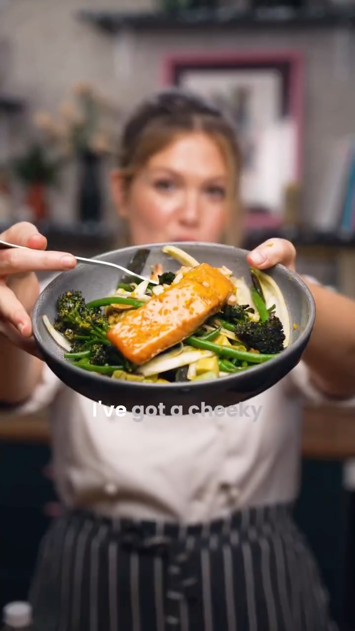 Instagram post by @poppy_cooks for MOJU Drinks. Caption reads: AD| Did you know you can now pick up @mojudrinks....