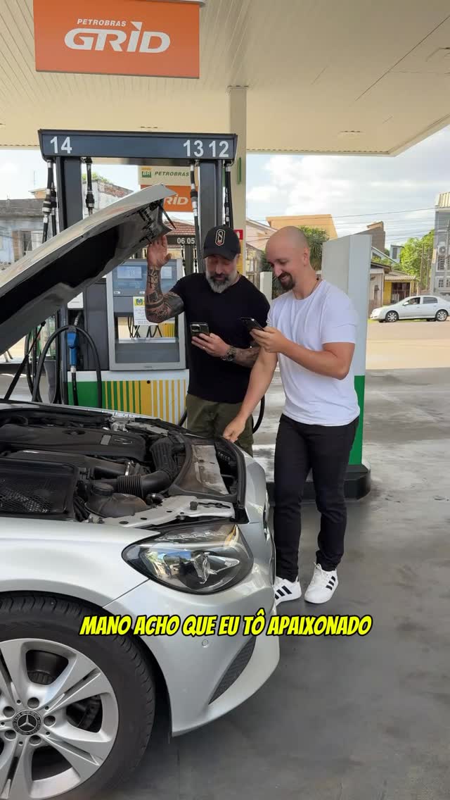Instagram post by @ocrispereira for Postos Petrobras. Caption reads: 🚗💨 Quando eu descobri que a gasolina Petrobras....