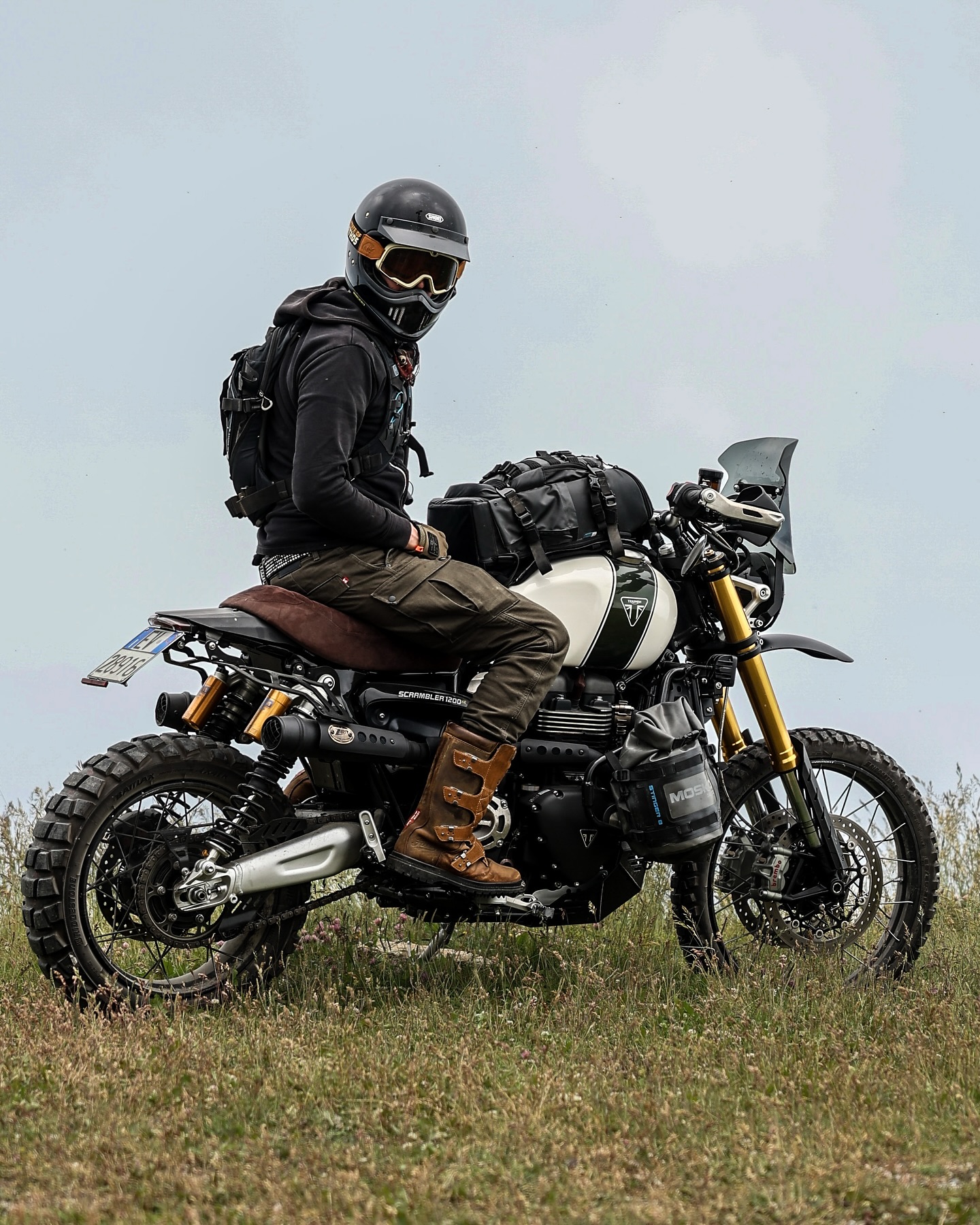 Instagram post by @riccardoraccuia for Mosko Moto. Caption reads: #triumph #triumphmotorcycles #triumphscrambler....