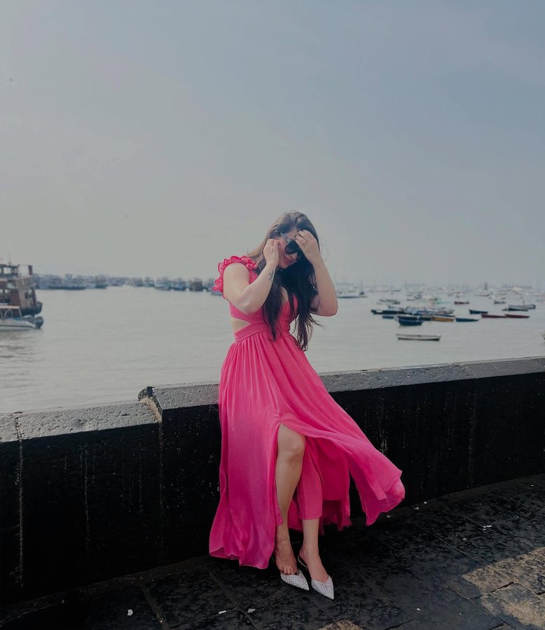 Instagram post by @pooja_janrao_official for Forever New. Caption reads: #mumbailove❤️

Outfit - @forevernew_india.