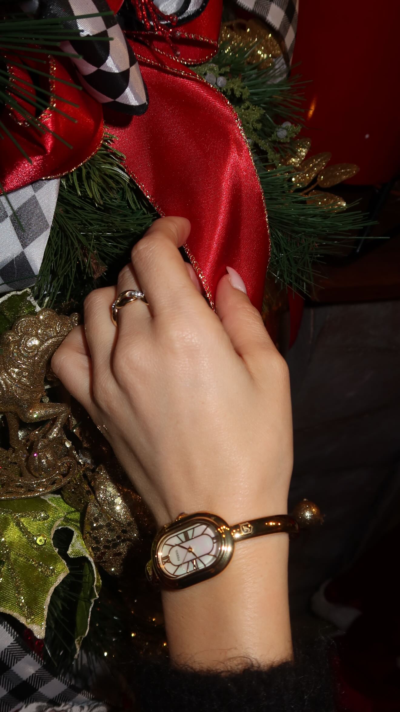 Instagram post by @alexalosey for Fossil. Caption reads: The Best holiday gifts come in small boxes!....