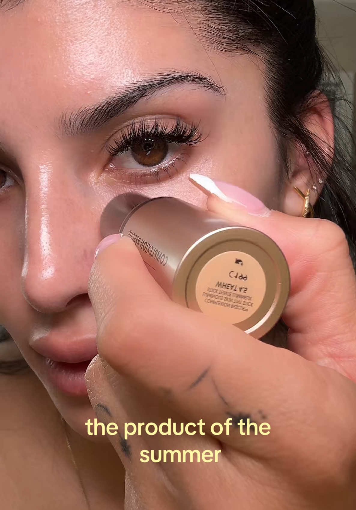 TikTok post by @analyse_talavera for bareMinerals. Caption reads: [...] skin! #skintint #skin #summermakeup....