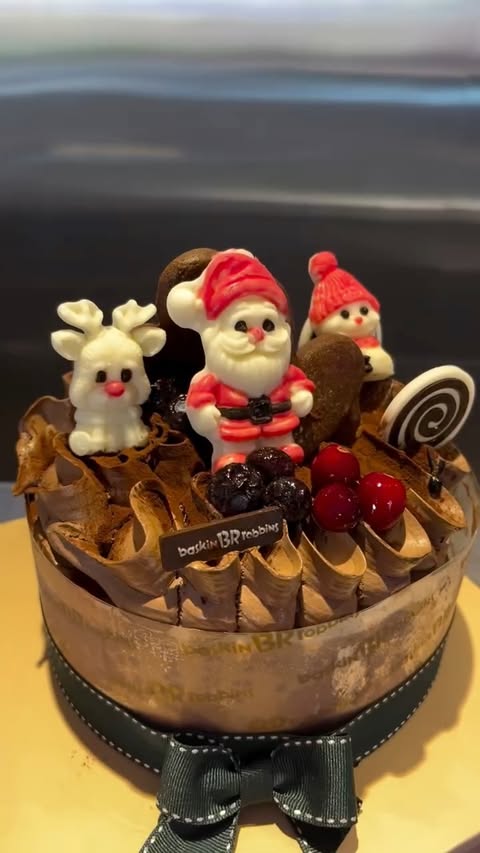 Instagram post by @hussainhk for Baskin-Robbins. Caption reads: Baskin robbins
.
.
👇🏻Follow for....