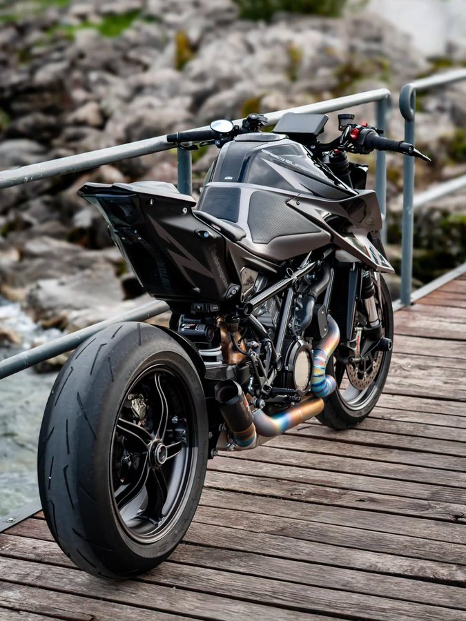 Instagram post by @thebraapram for Pirelli. Caption reads: Son gros fiak....