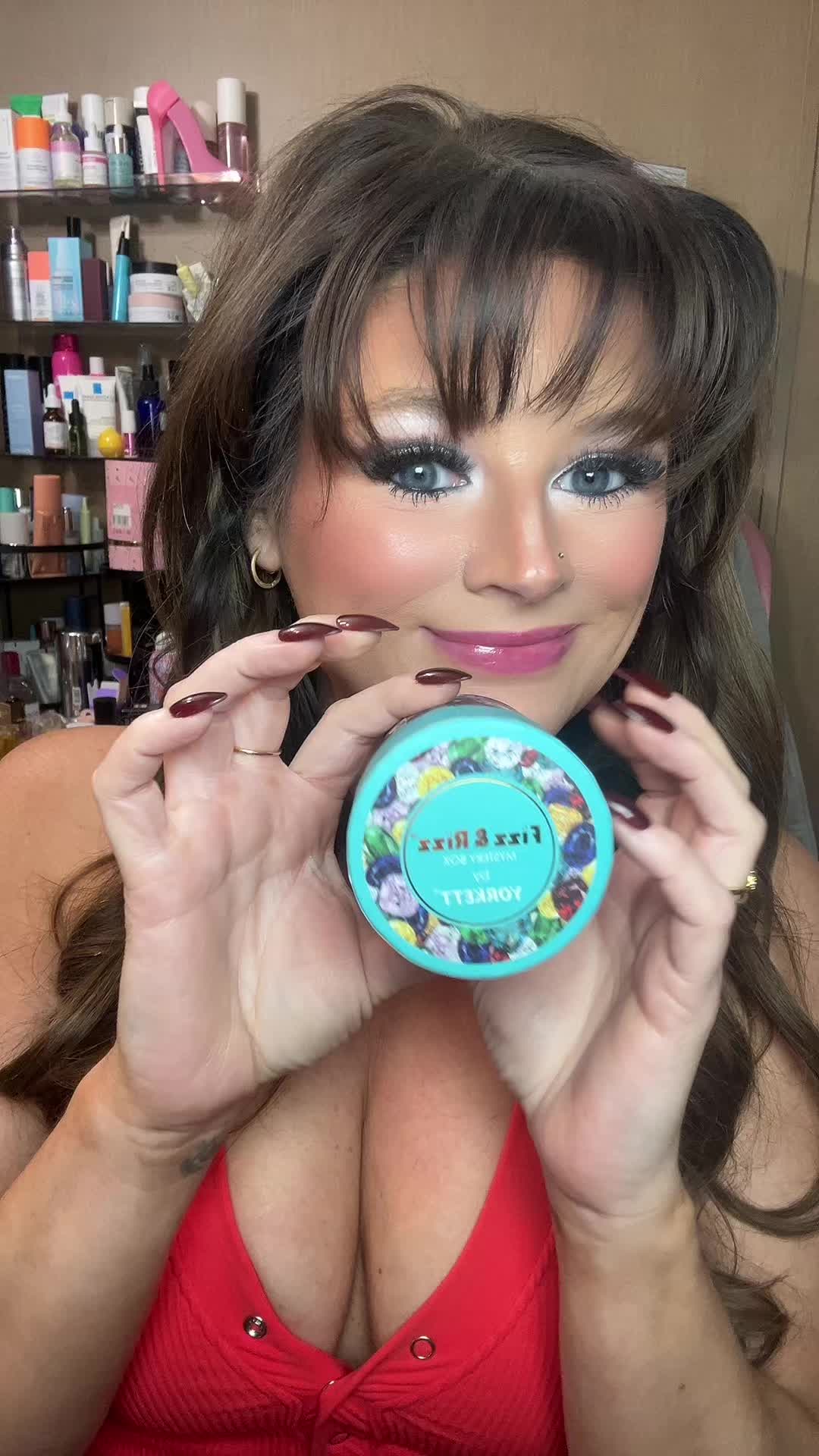 TikTok post by @shop.makeup.skin_withme for Fizzandrizz. Caption reads: [...] #bathbomb #tiktokshop @FizzandRizz.