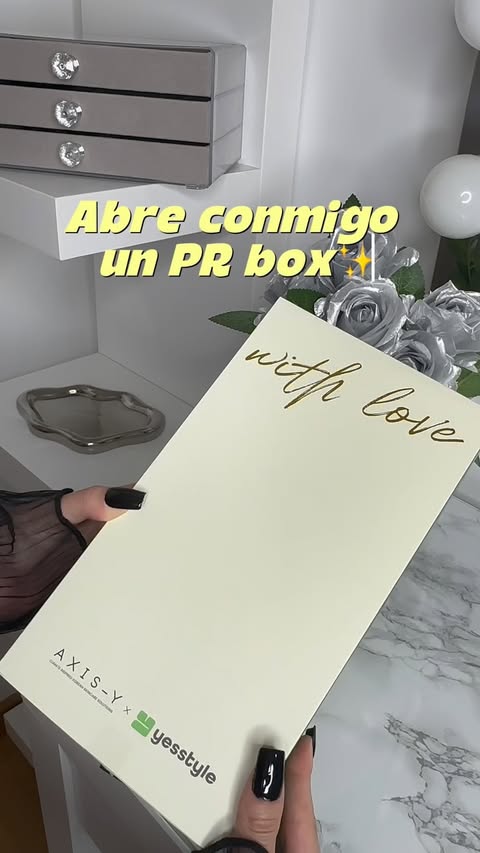 Instagram post by @roma_beautyskincare for AXIS-Y. Caption reads: [...] todo en un próximo video @axisy_official....