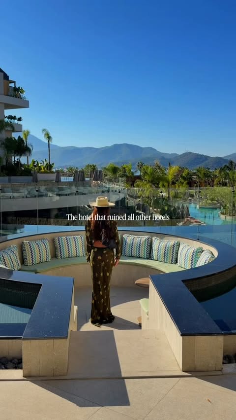 Instagram post by @olivialaura_ for Go Türkiye. Caption reads: The hotel that officially set a new standard 🥂 ad....