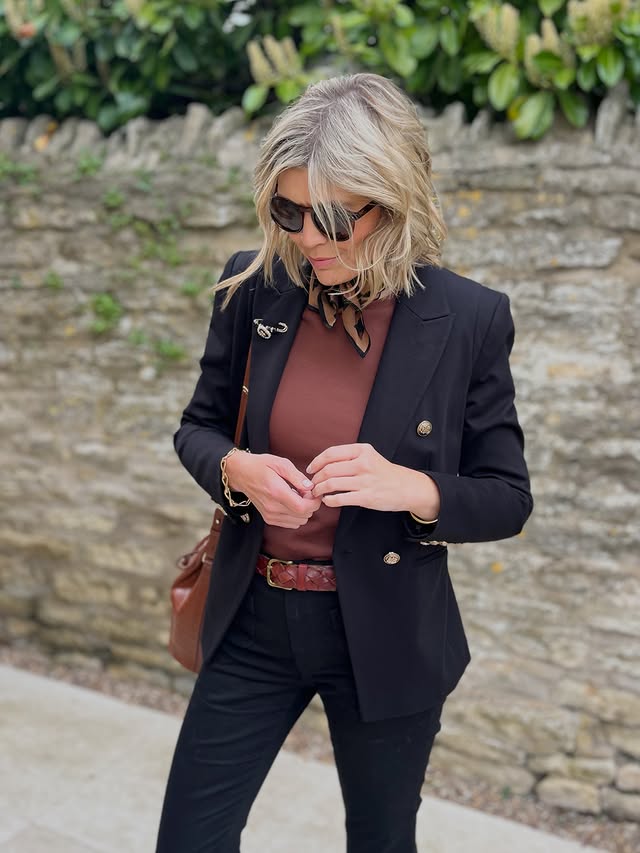 Instagram post by @kellylouise398 for Saint and Sofia. Caption reads: [...] @mintvelvet - Ribbed tee and jeans....