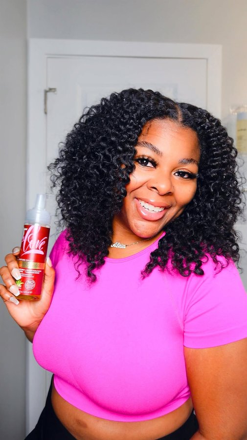 Instagram post by @asalwaysaleia for En Love Beauty. Caption reads: [...] Moisture Crush Foaming Mousse from....