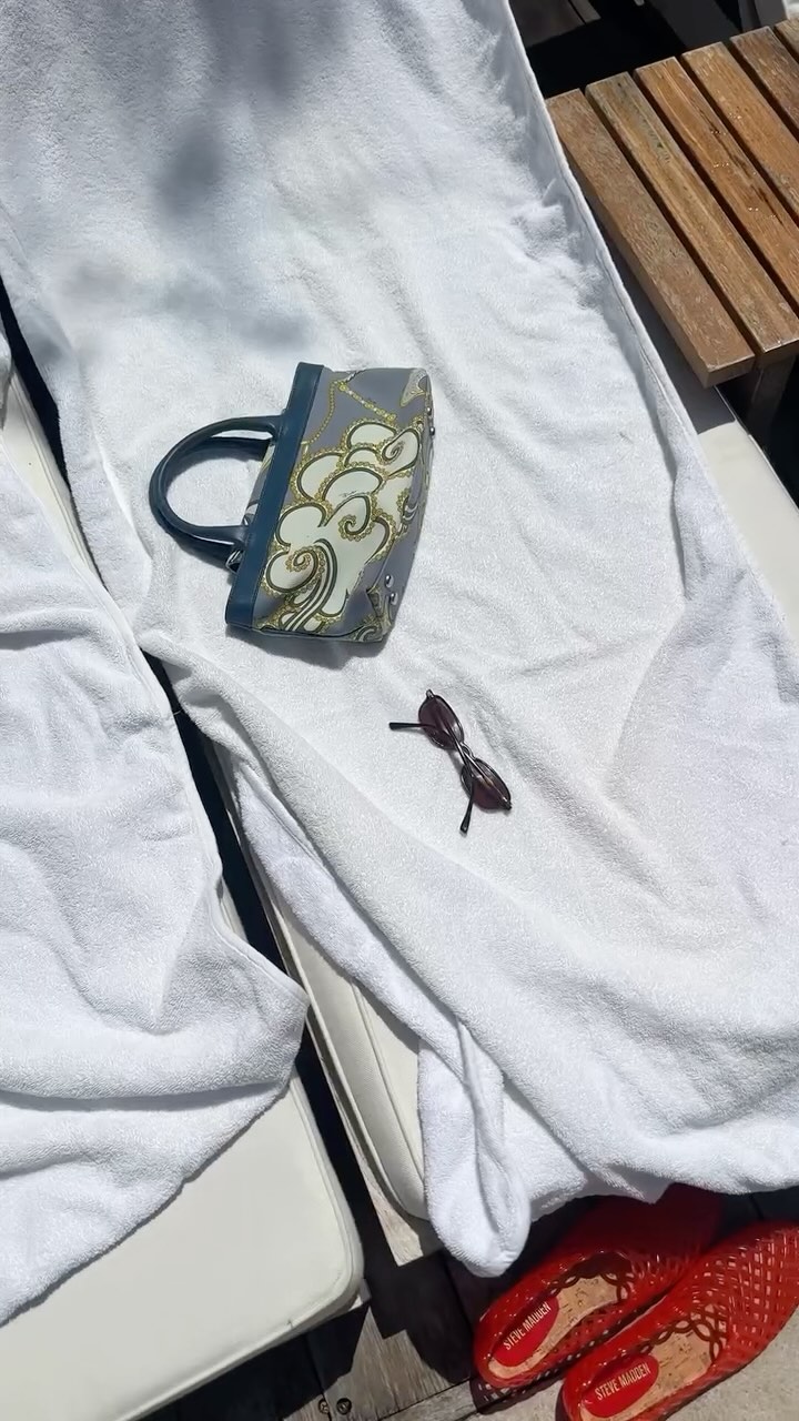 Instagram post by @sydneysilverman for Icelandic Glacial. Caption reads: staying hydrated with @icelandicglacial....