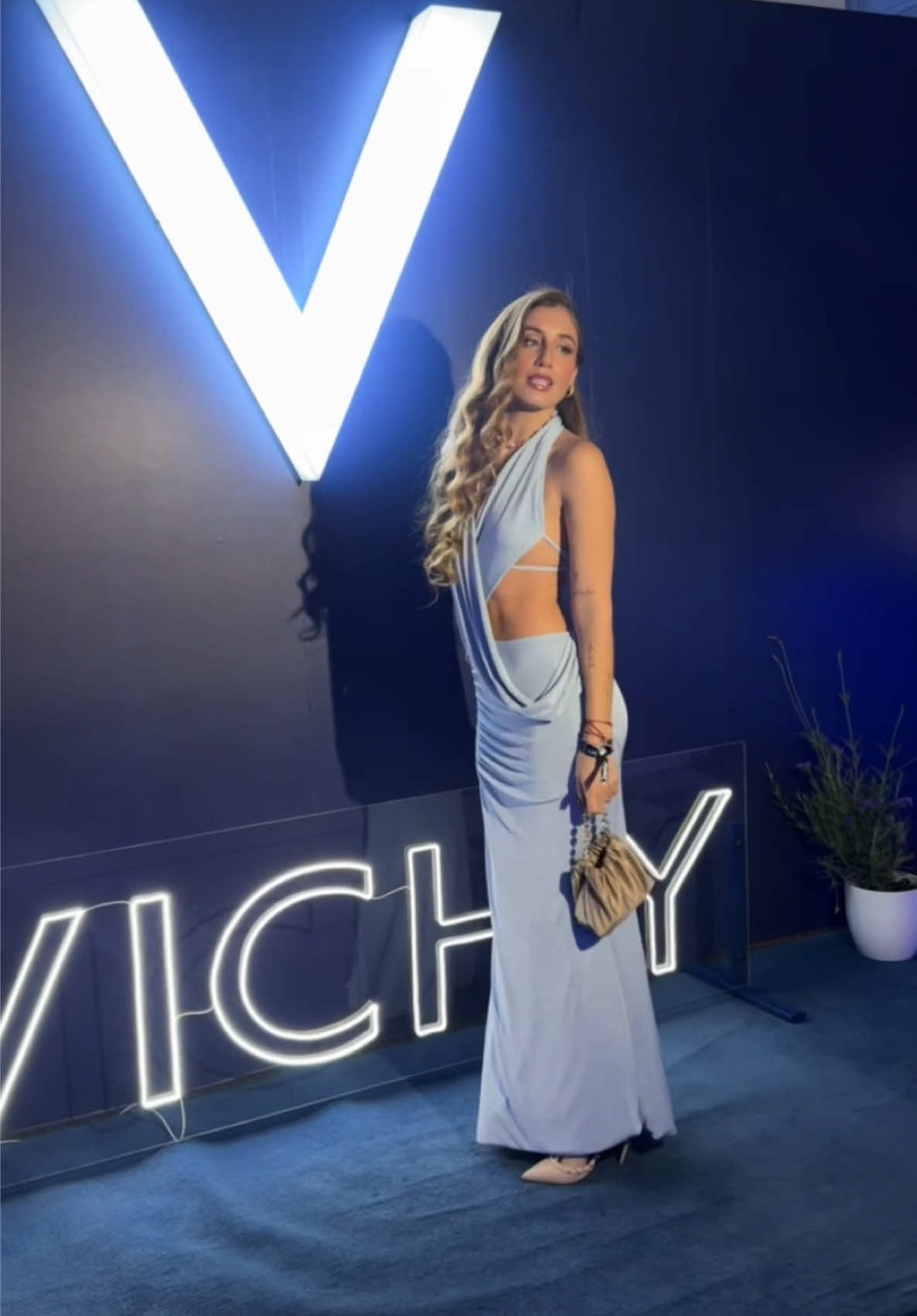 TikTok post by @ladanicastroo for Vichy Laboratoires. Caption reads: Nueva crema con melatonina de la línea de Vichy....