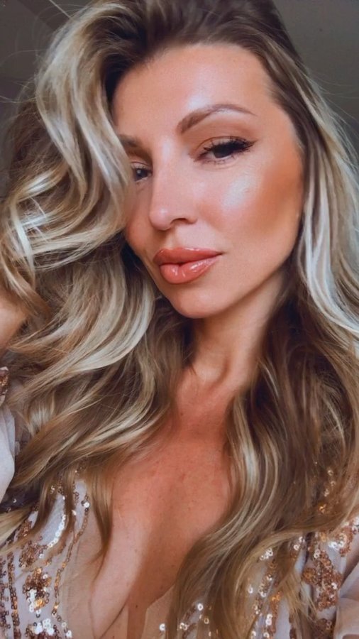 Instagram post by @irinabilka for COLAB Dry Shampoo. Caption reads: A dry shampoo that works whilst you sleep! How....