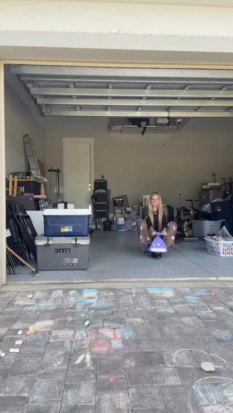 Instagram post by @itsmamacookie for Aeroflow Urology. Caption reads: We just got a package! ￼ When I tell you leak....