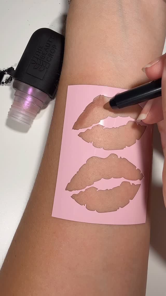 Instagram post by @bakeandglow for The Beauty Crop. Caption reads: @thebeautycrop x @jordanlipscombee lip kit is....