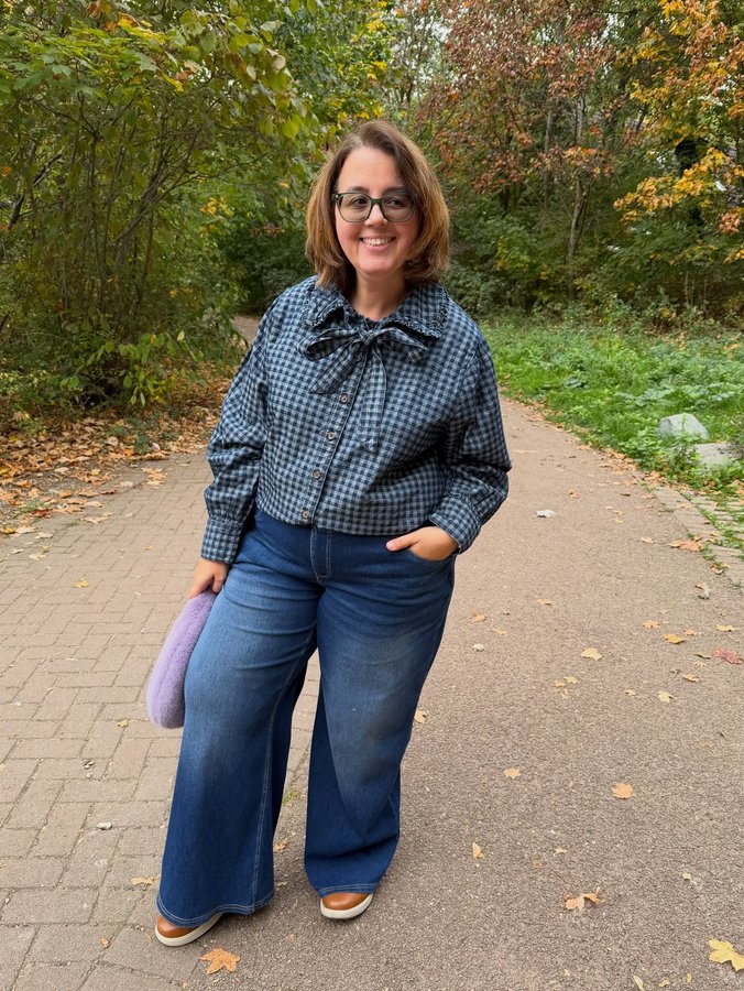 Instagram post by an influencer for Halara. Caption reads: [...] I had to pair it with my @halara_uk jeans,....