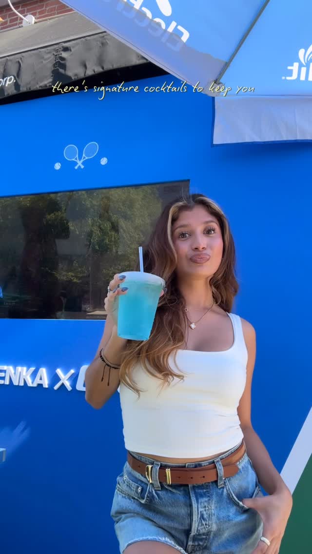 Instagram post by @jackielabonita for Electrolit. Caption reads: Hola Bonitas!! We’re here in Brooklyn at....