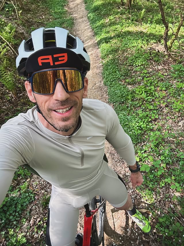 Instagram post by @albertoguizzo for Siroko. Caption reads: @sirokocycling Cod ALBY79 #gravel #gravelife [...].