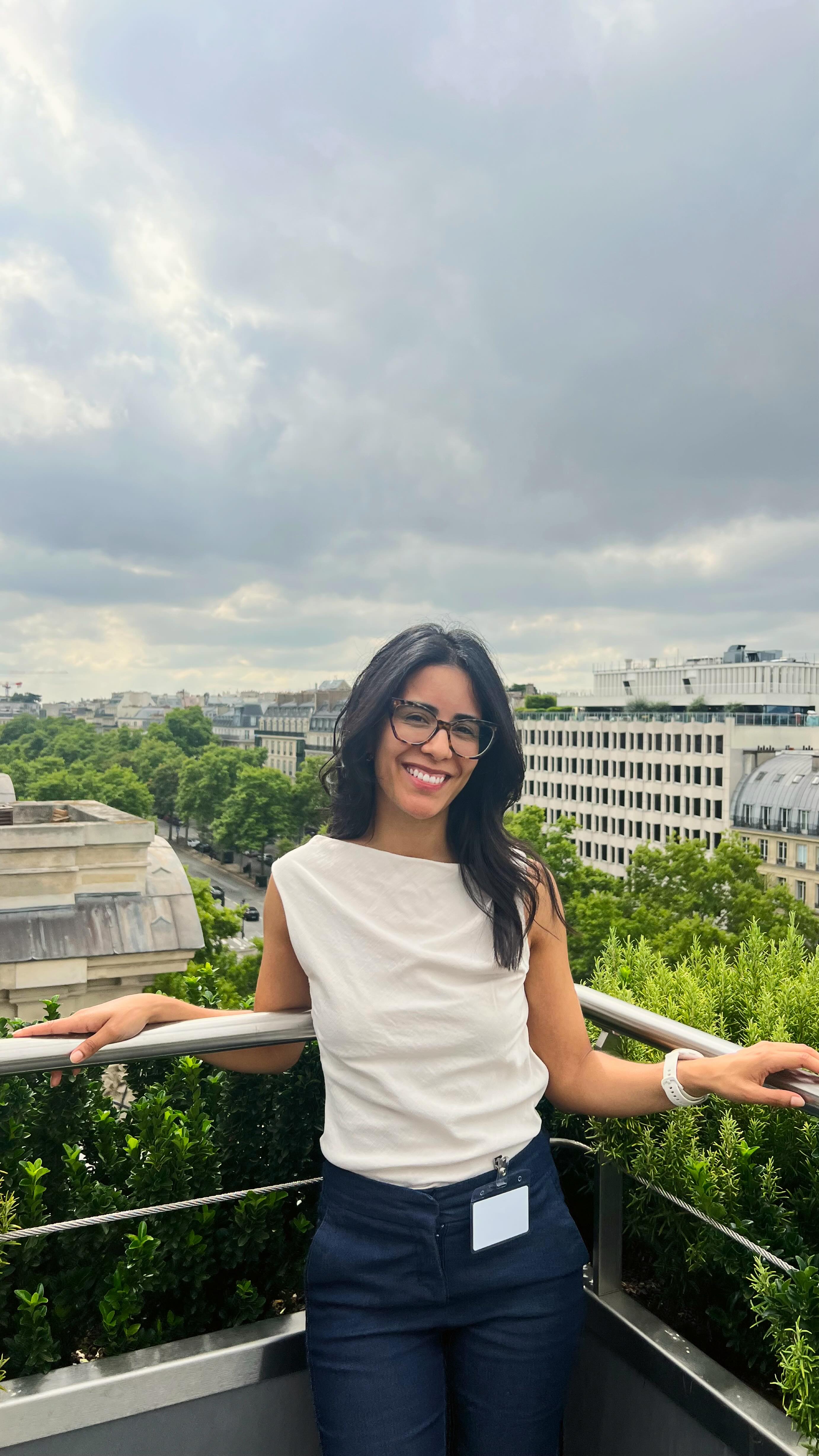 Instagram post by @marianaql.science for Unriddle. Caption reads: After a full day at work and a lot of reflections,....