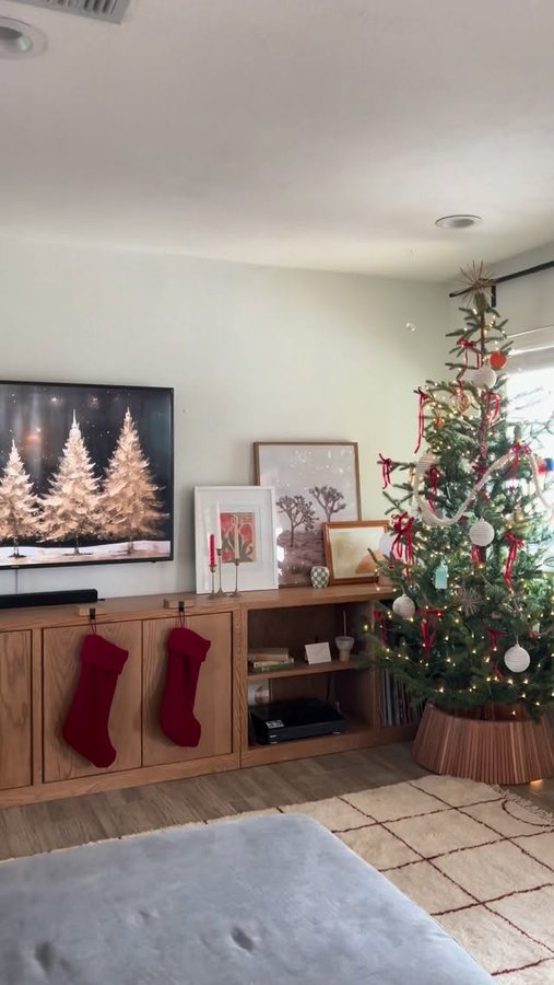 Instagram post by @the.orange.home for Yankee Candle. Caption reads: #ad Getting in the holiday spirit can be as easy....